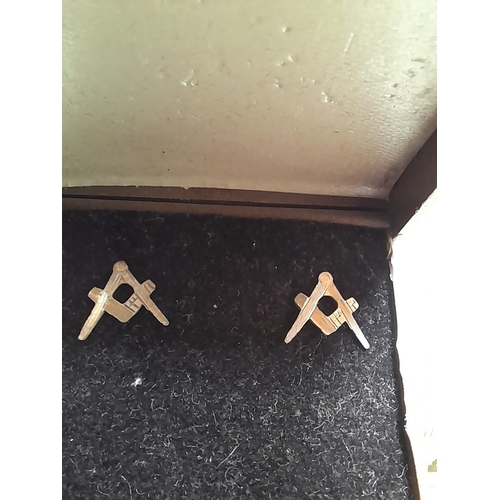 376 - Pair of small 9 ct gold Masonic earrings 0.5 g, clearly hallmarked on reverse