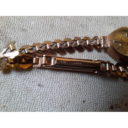 388 - Vintage Ladies De Montfort wristwatch with 9 ct gold strap and case 7.7 g without movement but with ... 