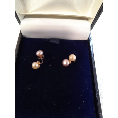 403 - 2 x pairs of seed pearl and unmarked 9 ct gold earrings 1 g