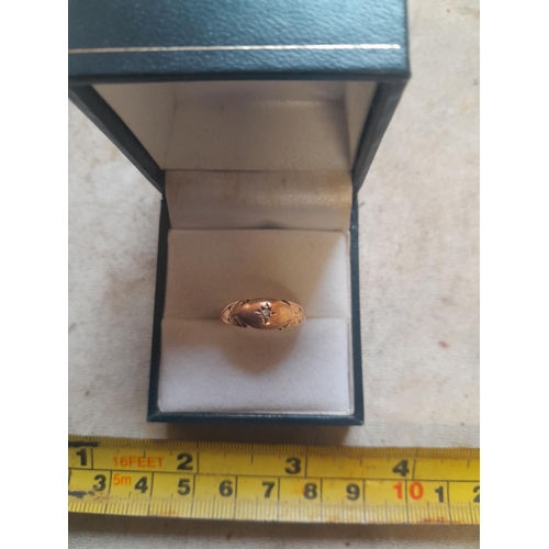 409 - 9 ct gold ring set with small diamond size M 1.3 g