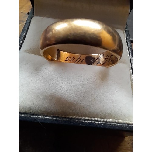 414 - Unmarked but tested 9 ct gold wedding band , size W 6.2 g