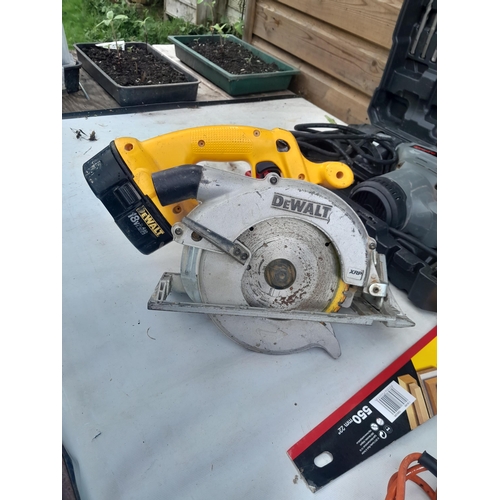 439 - Woodworking tools : Dewalt circular saw, planer and drills