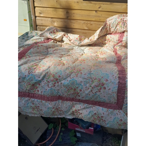 452 - Textiles : 1 x vintage eiderdown, 1 x vintage quilt & various wool Scotch blankets