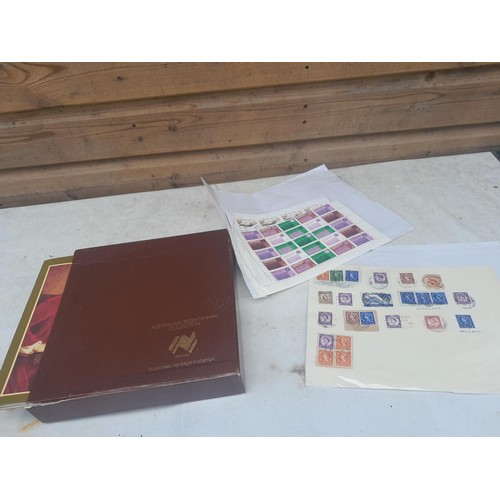 3 - Stamps : Stamps of the UK & The World from the 20th century mounted mint and used , in stock books, ... 