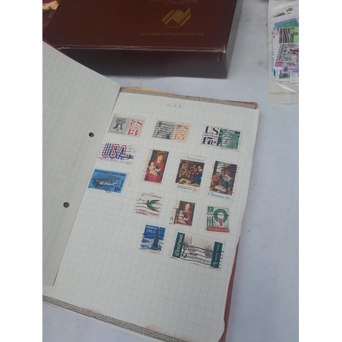 3 - Stamps : Stamps of the UK & The World from the 20th century mounted mint and used , in stock books, ... 