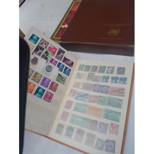 3 - Stamps : Stamps of the UK & The World from the 20th century mounted mint and used , in stock books, ... 