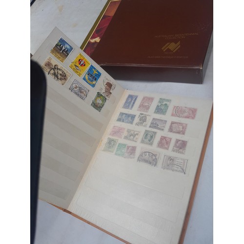 3 - Stamps : Stamps of the UK & The World from the 20th century mounted mint and used , in stock books, ... 