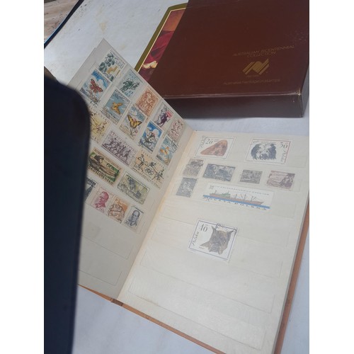 3 - Stamps : Stamps of the UK & The World from the 20th century mounted mint and used , in stock books, ... 