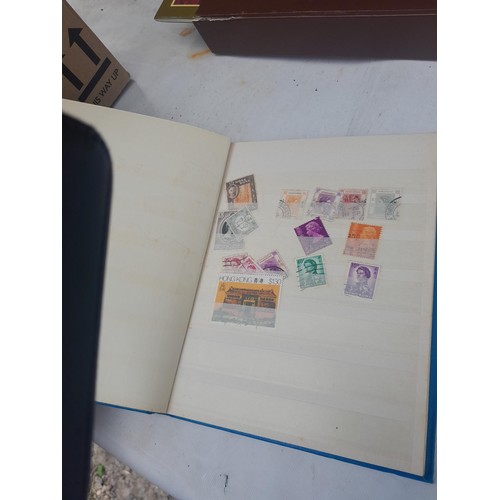 3 - Stamps : Stamps of the UK & The World from the 20th century mounted mint and used , in stock books, ... 