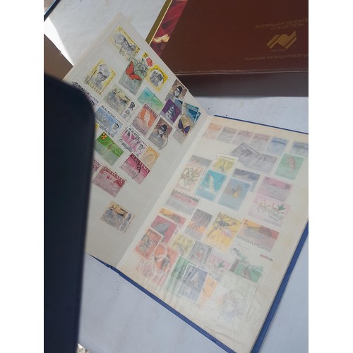 3 - Stamps : Stamps of the UK & The World from the 20th century mounted mint and used , in stock books, ... 