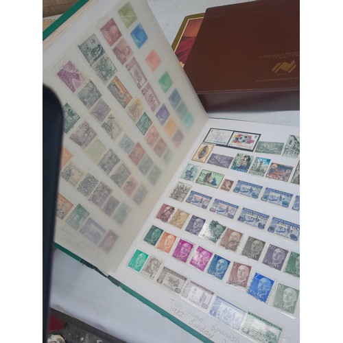 3 - Stamps : Stamps of the UK & The World from the 20th century mounted mint and used , in stock books, ... 