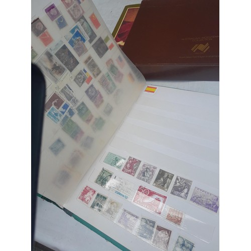 3 - Stamps : Stamps of the UK & The World from the 20th century mounted mint and used , in stock books, ... 