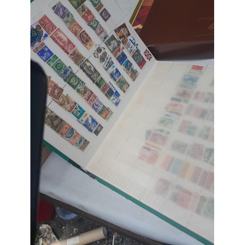 3 - Stamps : Stamps of the UK & The World from the 20th century mounted mint and used , in stock books, ... 