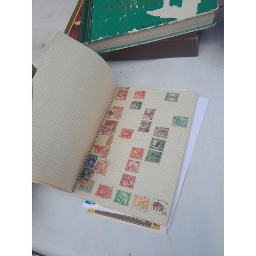 3 - Stamps : Stamps of the UK & The World from the 20th century mounted mint and used , in stock books, ... 