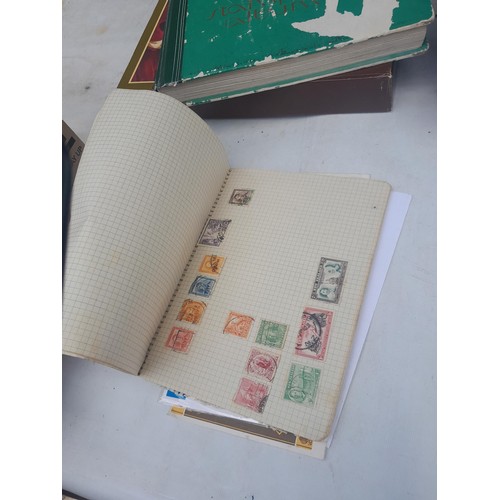 3 - Stamps : Stamps of the UK & The World from the 20th century mounted mint and used , in stock books, ... 