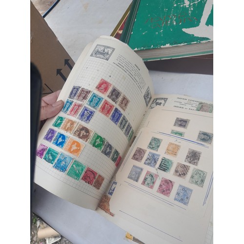 3 - Stamps : Stamps of the UK & The World from the 20th century mounted mint and used , in stock books, ... 