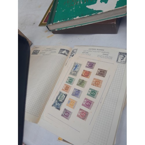 3 - Stamps : Stamps of the UK & The World from the 20th century mounted mint and used , in stock books, ... 