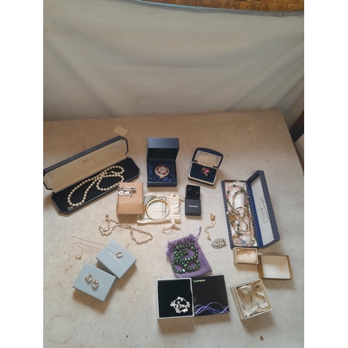 39 - Costume jewellery : some in original boxes of issue, small amount of silver included, simulated pear... 