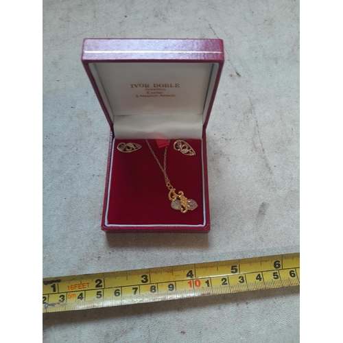 54 - 9 KT gold pendant chain and earring set 3.3 g