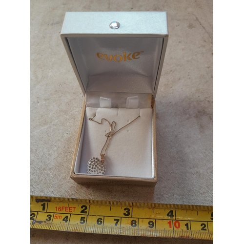 60 - 9 ct gold heart shape pendant set with paste in an Evoke box 0.9 g