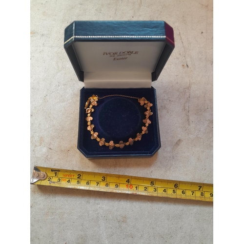 61 - 9 ct gold leaf and heart shape bracelet in an Ivor Doble box 9.3