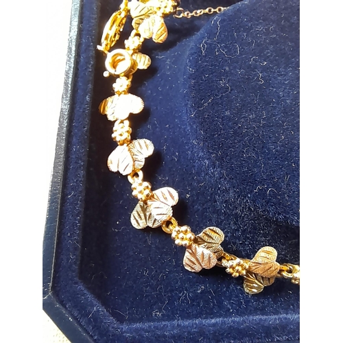 61 - 9 ct gold leaf and heart shape bracelet in an Ivor Doble box 9.3