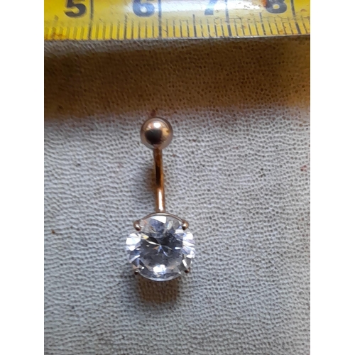 395 - Unmarked 9 ct gold belly button ring set with large clear stone 2.3 g