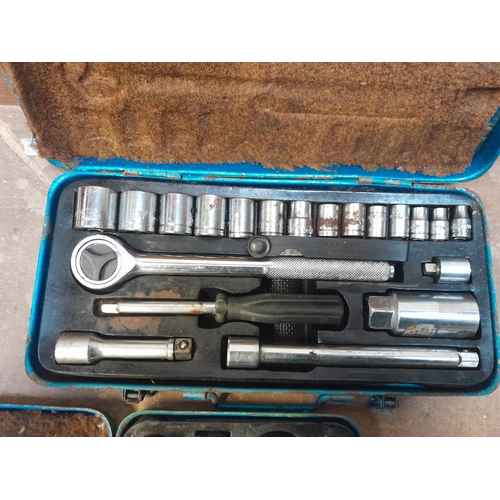 4 - Tools : socket sets etc