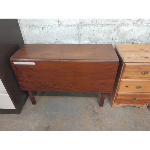 41 - 19th century mahogany Pembroke table