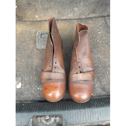 18 - Vintage leather rugby football boots