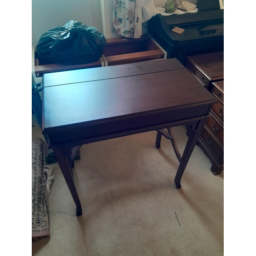 69 - 20th century antique style hardwood Carlton style desk