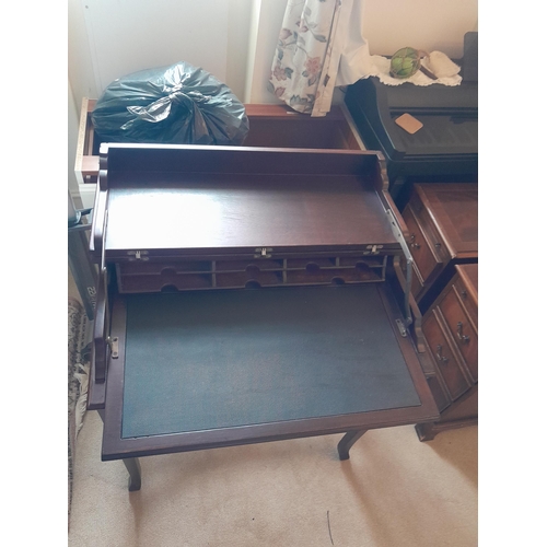 69 - 20th century antique style hardwood Carlton style desk