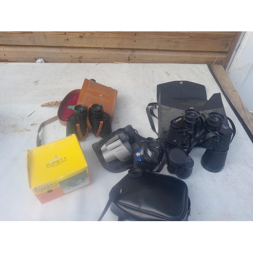 21 - Assorted binoculars : Minolta Compact II, Ranger 12 x 50, Green Kat & Pathescope 8 x 30 etc.