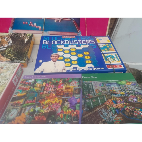 24 - Toys and puzzles : table snooker, Blockbusters game etc.