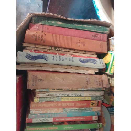 19 - Box of childrens books : Enid Blyton