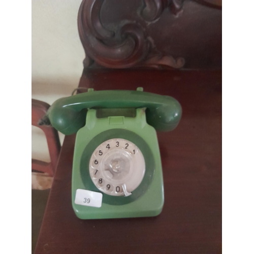 39 - Retro green telephone