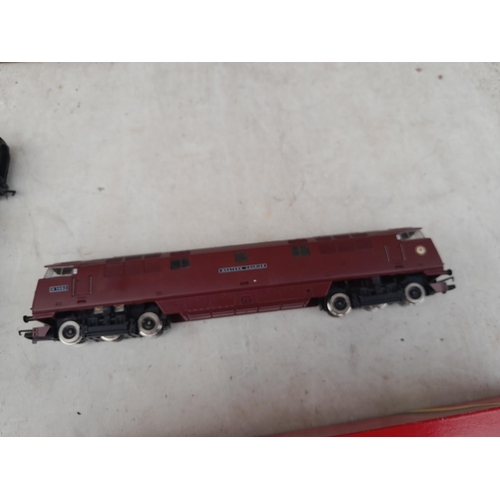 116 - Used but well cared for  TT gauge Hornby D1062 Western Courier, boxed 00 gauge Hornby Bo-Bo diesel e... 