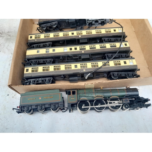 117 - Railway interest : Hornby TT gauge King George V 6000 with TT gauge coaches unboxed, used but well m... 