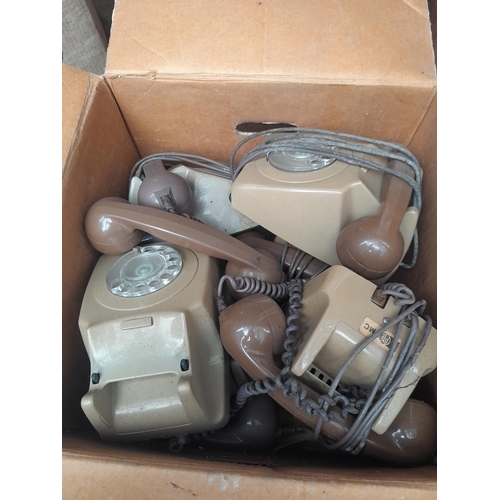 167 - 14 x  plastic telephone and bakelite hand sets