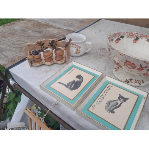 27 - Decorative china and ornaments : wash bowl and jug, horn ornaments