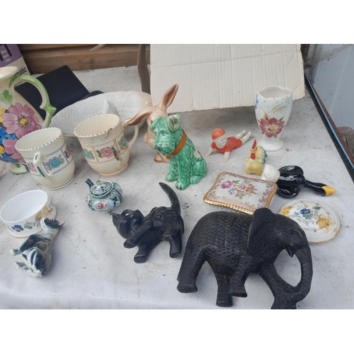 31 - Assorted decorative china ornaments : Sylvac Scaredy cat, dog, rabbit, carved ebony elephant, Honito... 