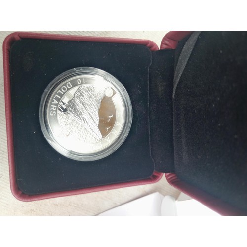 89 - Coins : Canada silver proof 10 Dollars 2013 and silver proof 8 Dollars 2016 in cases with COA