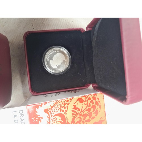 89 - Coins : Canada silver proof 10 Dollars 2013 and silver proof 8 Dollars 2016 in cases with COA