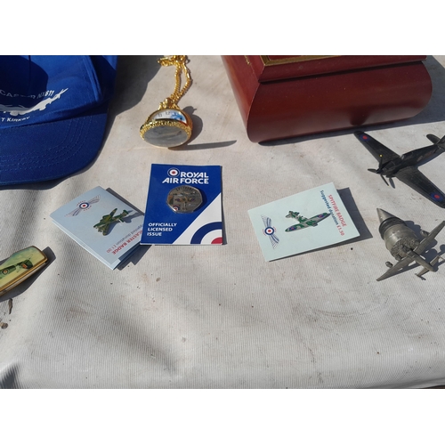 114 - Mainly military aviation history related memorabilia : die cast planes, pocket knives, commemorative... 