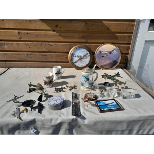 115 - Mainly military aviation history related memorabilia : collectors plate, wall clock, die cast planes... 