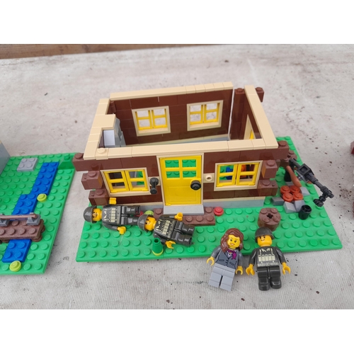 155 - Lego : Ranch house, hinged front house with soldiers