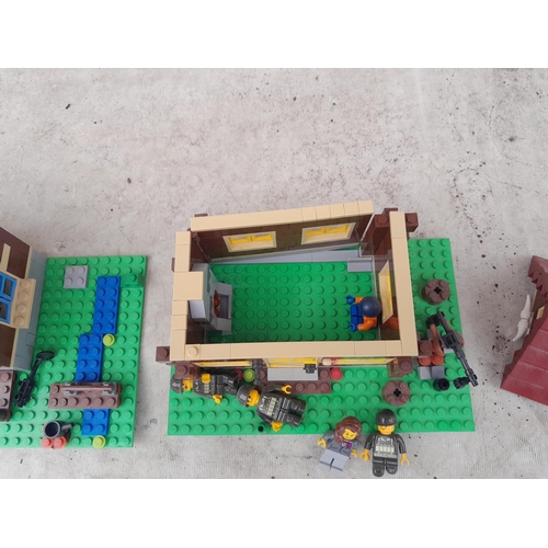 155 - Lego : Ranch house, hinged front house with soldiers