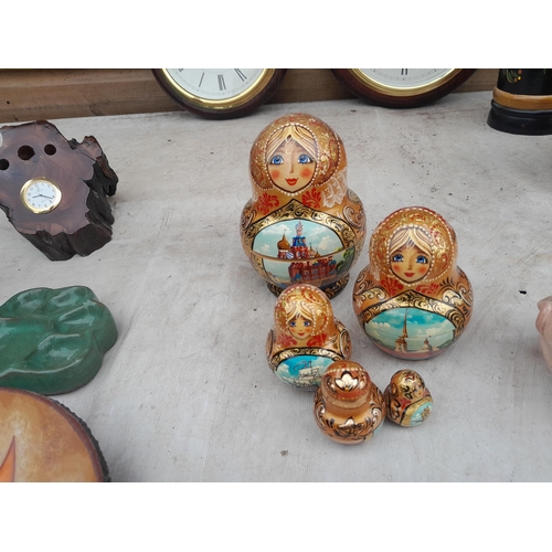 164 - Box of oddments : Russian nesting dolls, Portmeirion trays, clocks etc.