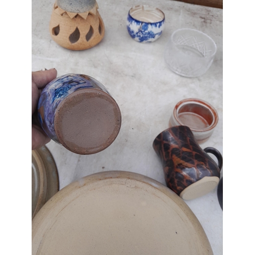 295 - Good array of assorted studio pottery