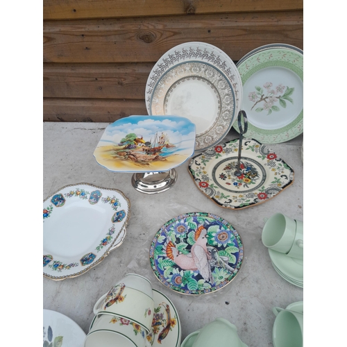 411 - Box of decorative china dinner and tea ware